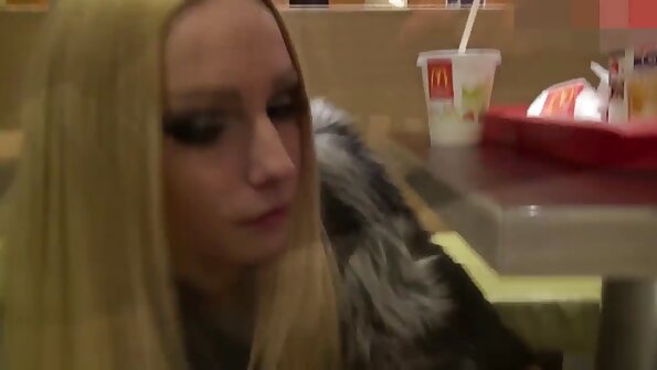 Kåt MILF Florance Glädje Med En Banan